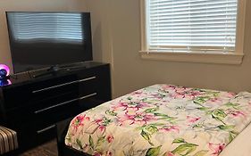 Spacious !!! Newer Home 2 Bedrooms Entire Suite !! Near Airport !!!!